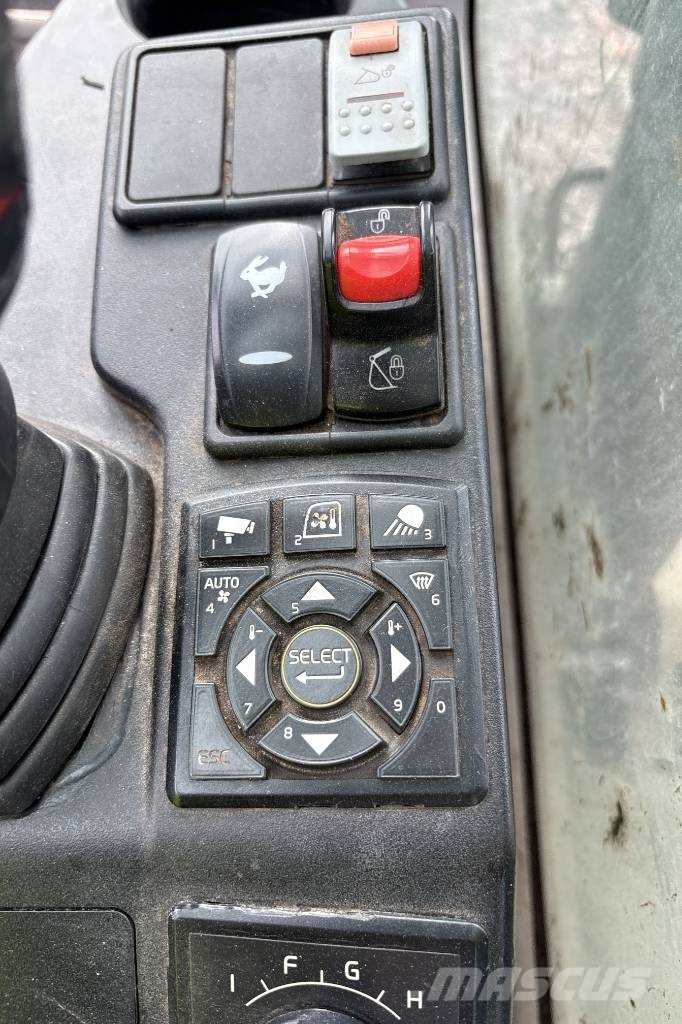 Volvo EC 220 EL inkl 3 Skopor, Tillgänglig from November Bandgrävare
