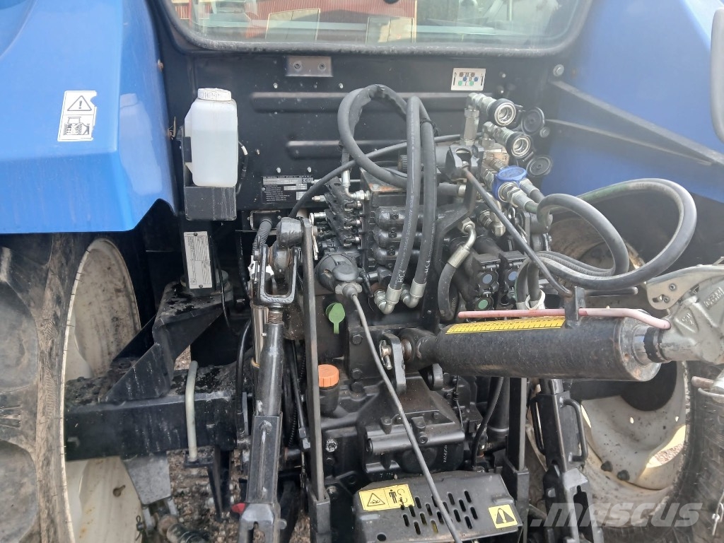 New Holland T 5.115 EC トラクター