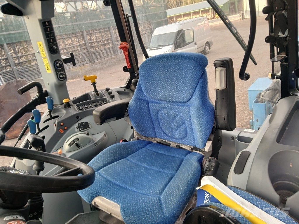 New Holland T 5.115 EC トラクター