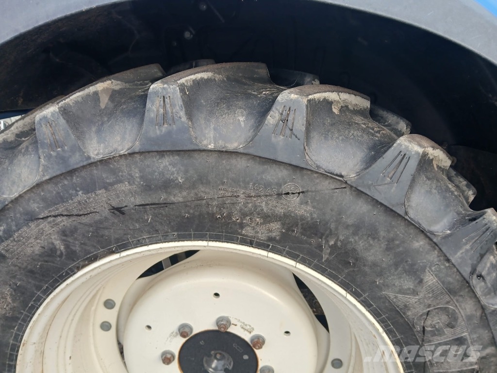 New Holland T 5.115 EC トラクター