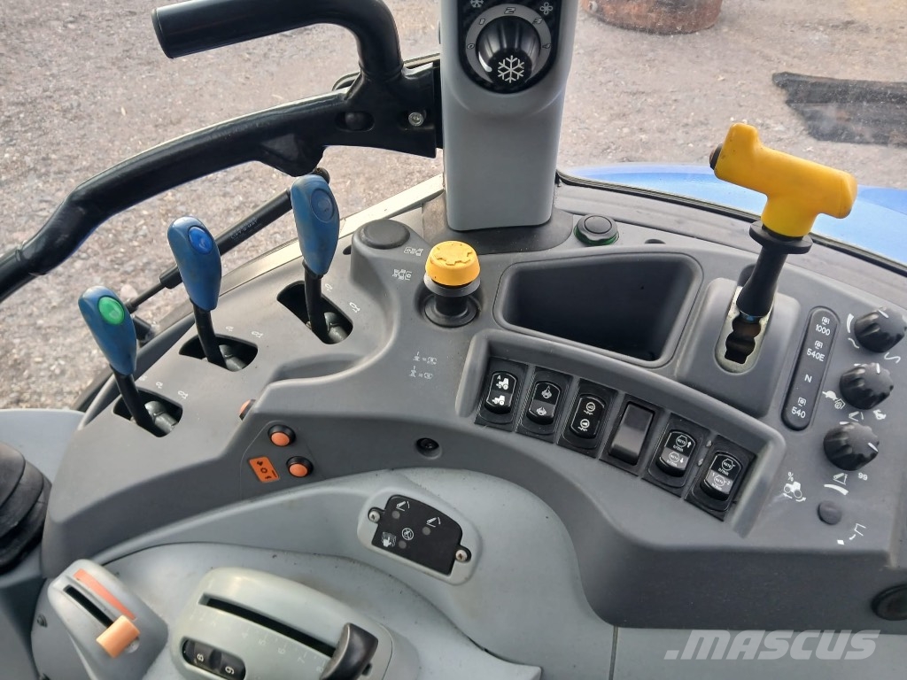 New Holland T 5.115 EC トラクター