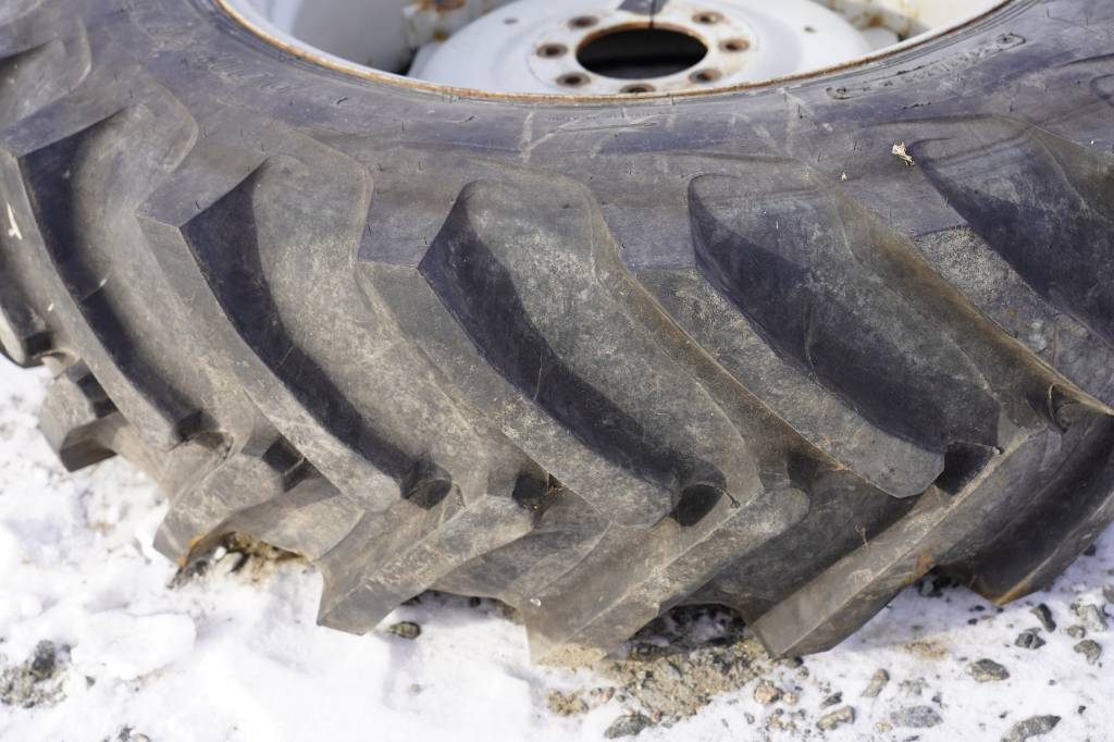DÄCK PÅ FÄLG 16.9 R34 Maszyny rolnicze - Inne