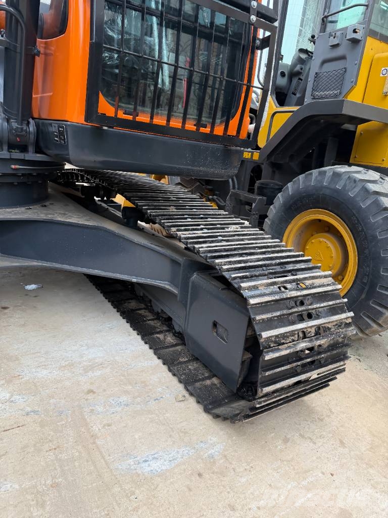 Doosan DX 225 LCA 3000 units excavators in stock 대형 굴삭기 29톤 이상