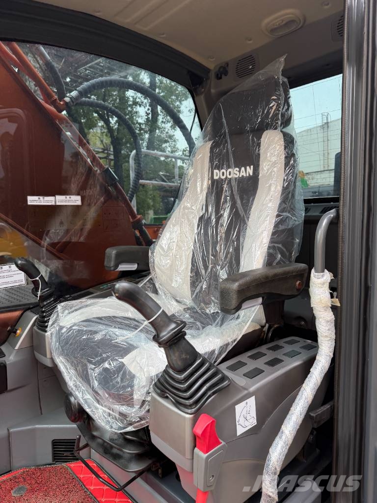 Doosan DX 225 LCA 3000 units excavators in stock 대형 굴삭기 29톤 이상