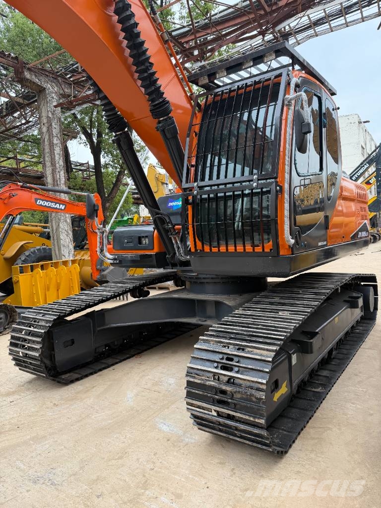 Doosan DX 225 LCA 3000 units excavators in stock 대형 굴삭기 29톤 이상