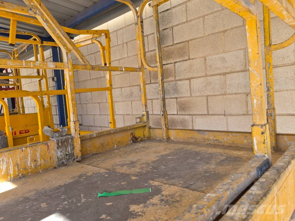 Haulotte Compact 10 Škarjaste dvižne ploščadi