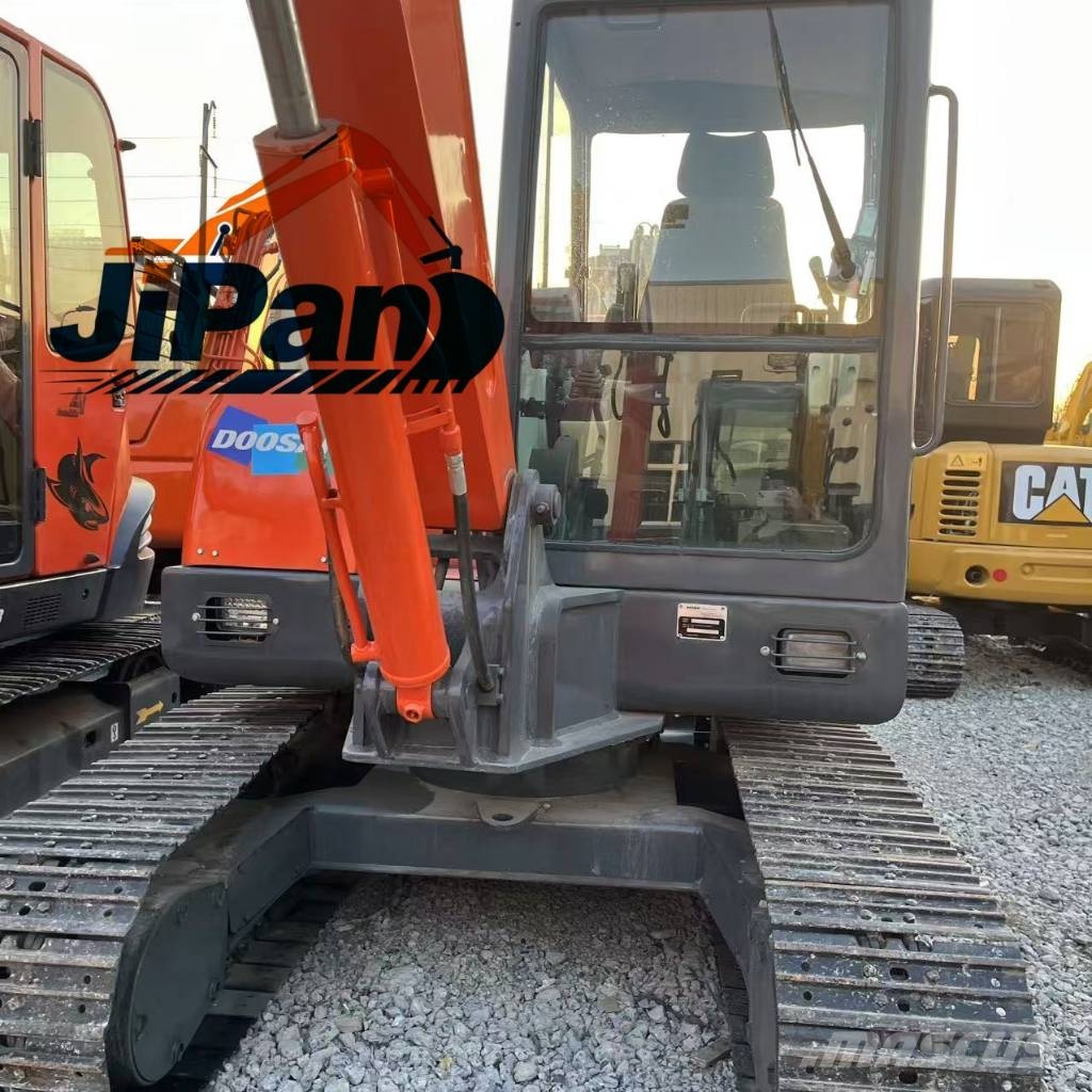 Doosan DH 55 ミニ油圧ショベル 7t以下（ミニユンボ・ミニディガー）