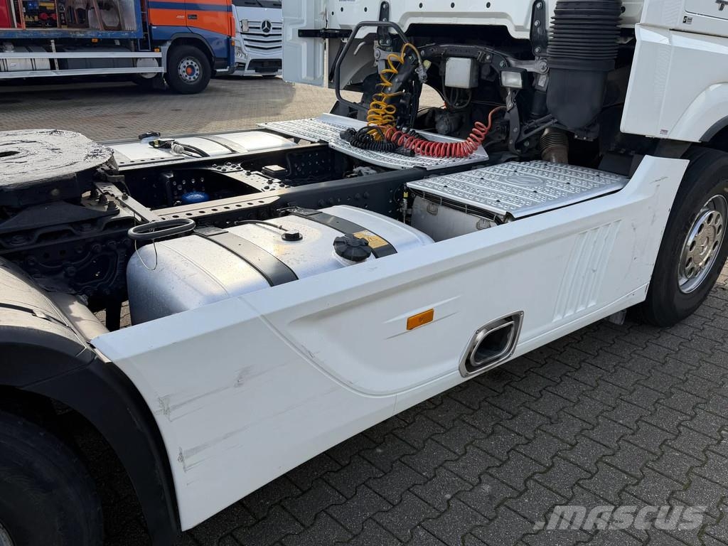 Mercedes-Benz Actros 1942 Full Spoiler 2 Tank *NL-Truck* Vlačilci