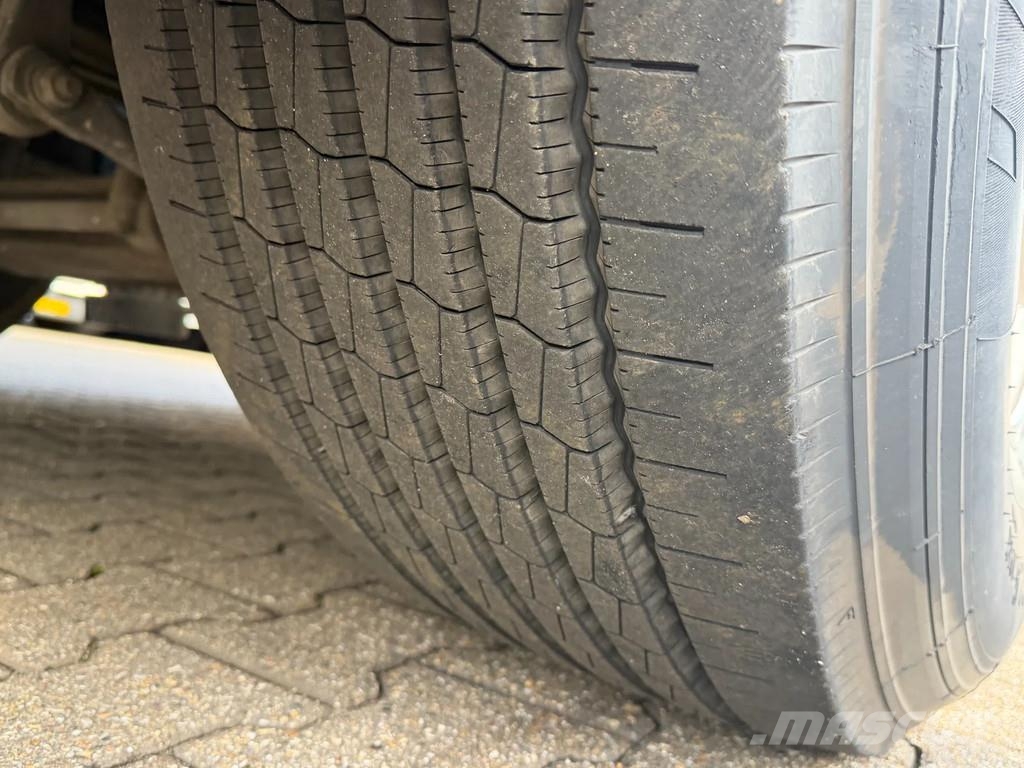 Mercedes-Benz Actros 1942 Full Spoiler 2 Tank *NL-Truck* Vlačilci