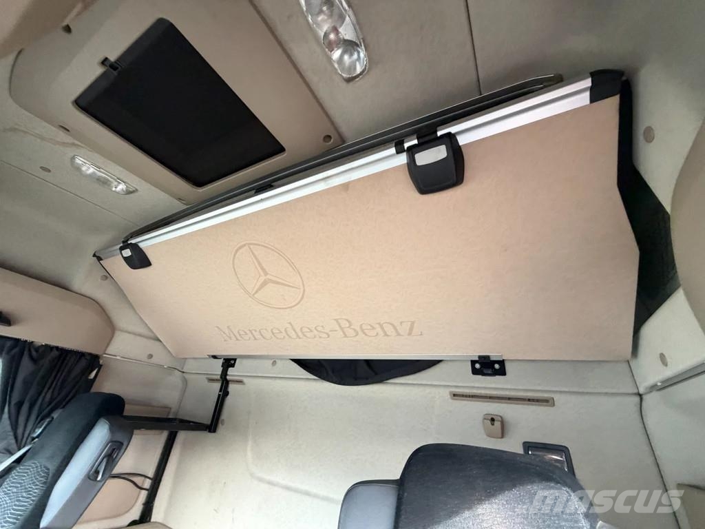 Mercedes-Benz Actros 1942 Full Spoiler 2 Tank *NL-Truck* Vlačilci