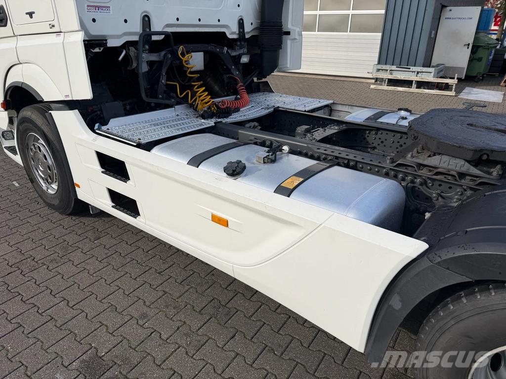 Mercedes-Benz Actros 1942 Full Spoiler 2 Tank *NL-Truck* Vlačilci