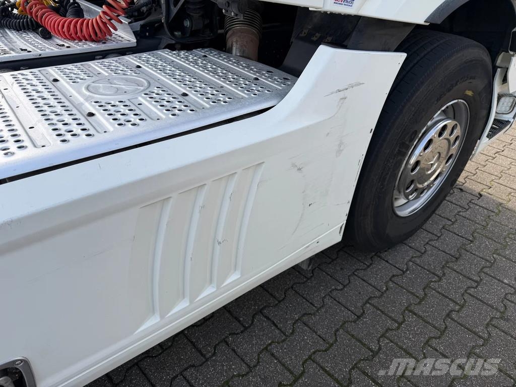 Mercedes-Benz Actros 1942 Full Spoiler 2 Tank *NL-Truck* Vlačilci