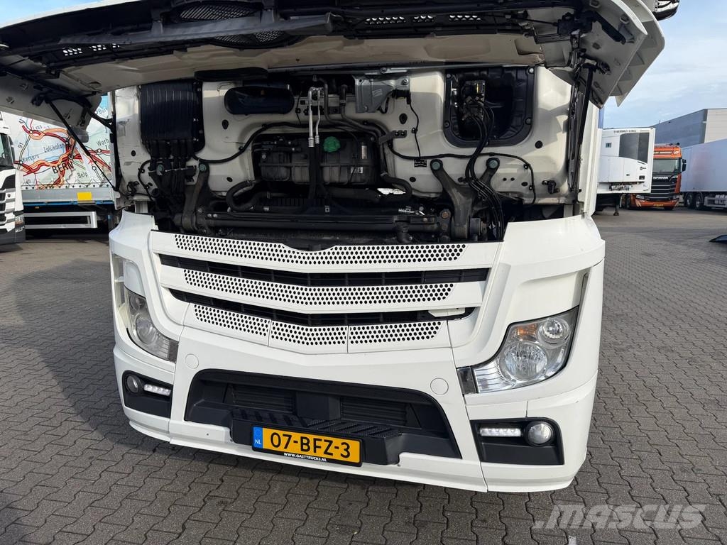 Mercedes-Benz Actros 1942 Full Spoiler 2 Tank *NL-Truck* Vlačilci