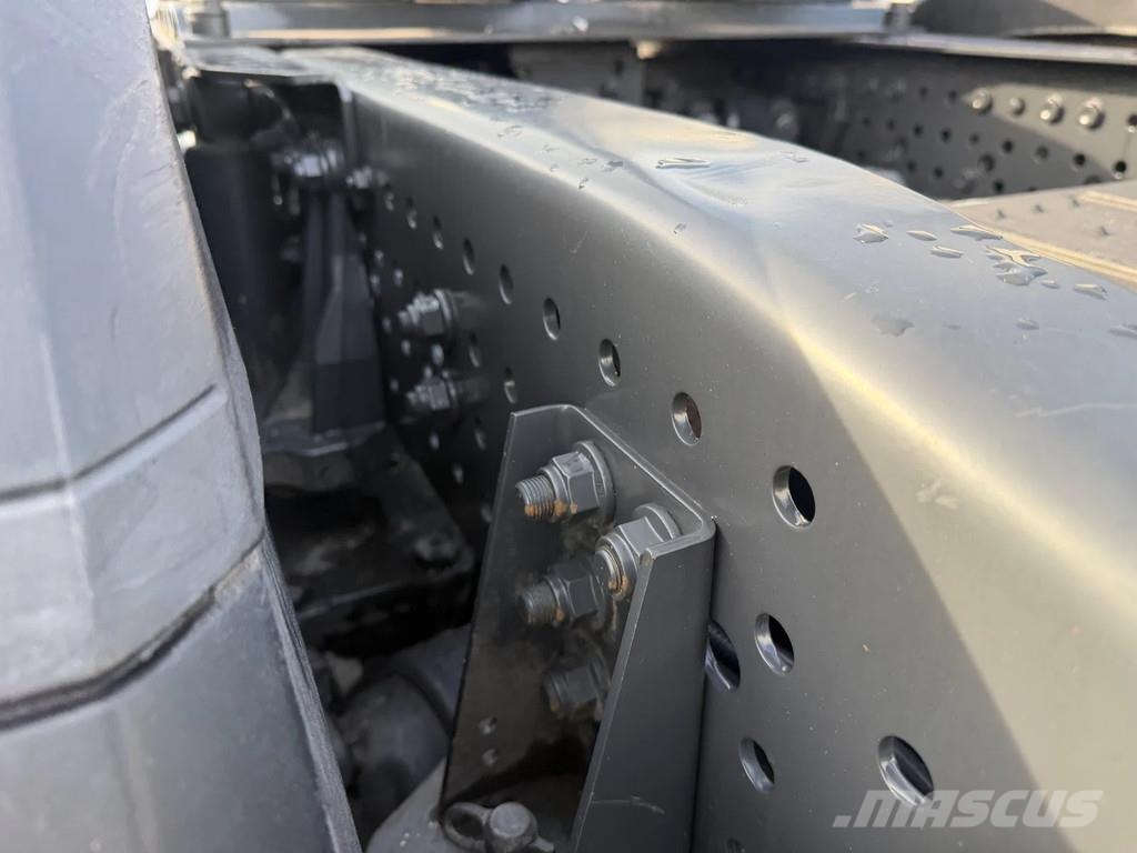 Mercedes-Benz Actros 1942 Full Spoiler 2 Tank *NL-Truck* Vlačilci