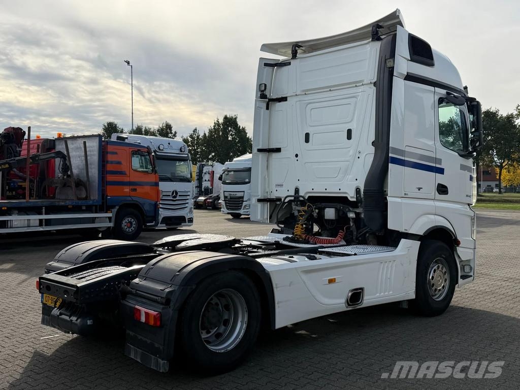 Mercedes-Benz Actros 1942 Full Spoiler 2 Tank *NL-Truck* Vlačilci