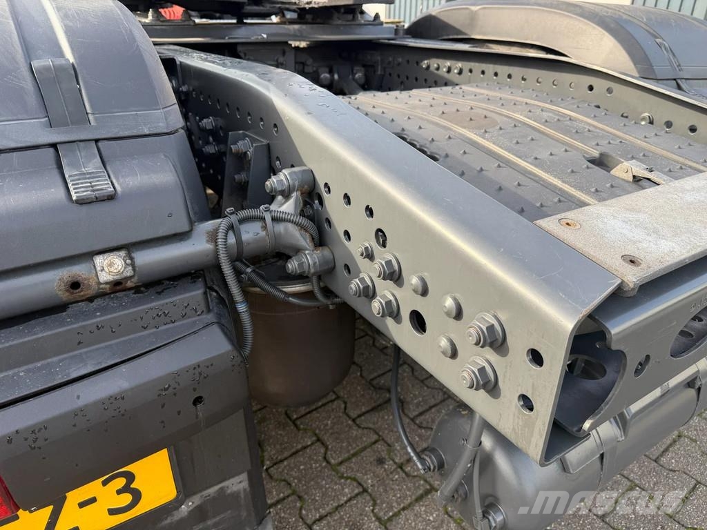 Mercedes-Benz Actros 1942 Full Spoiler 2 Tank *NL-Truck* Vlačilci