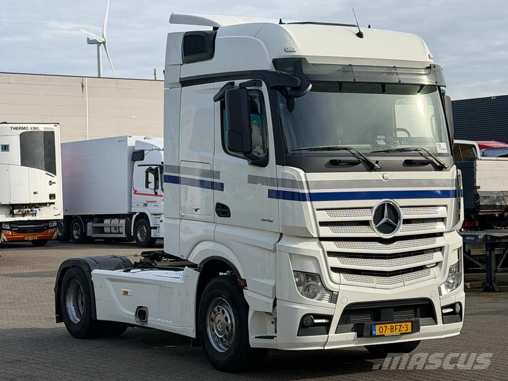 Mercedes-Benz Actros 1942 Full Spoiler 2 Tank *NL-Truck* Vlačilci