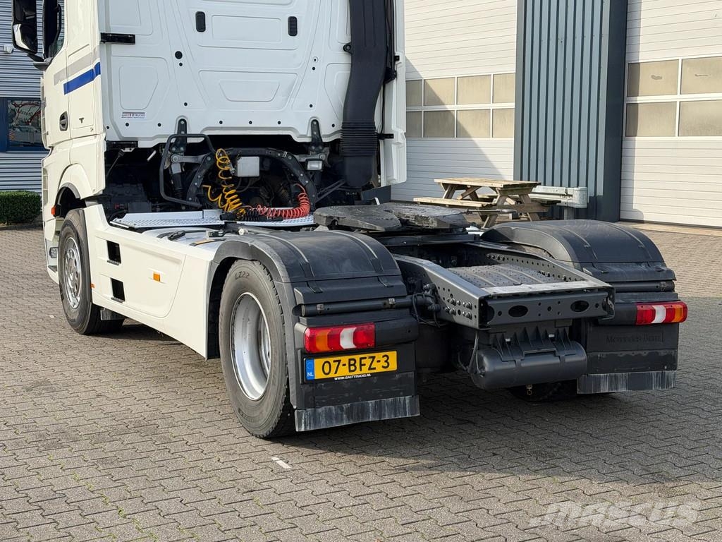 Mercedes-Benz Actros 1942 Full Spoiler 2 Tank *NL-Truck* Vlačilci