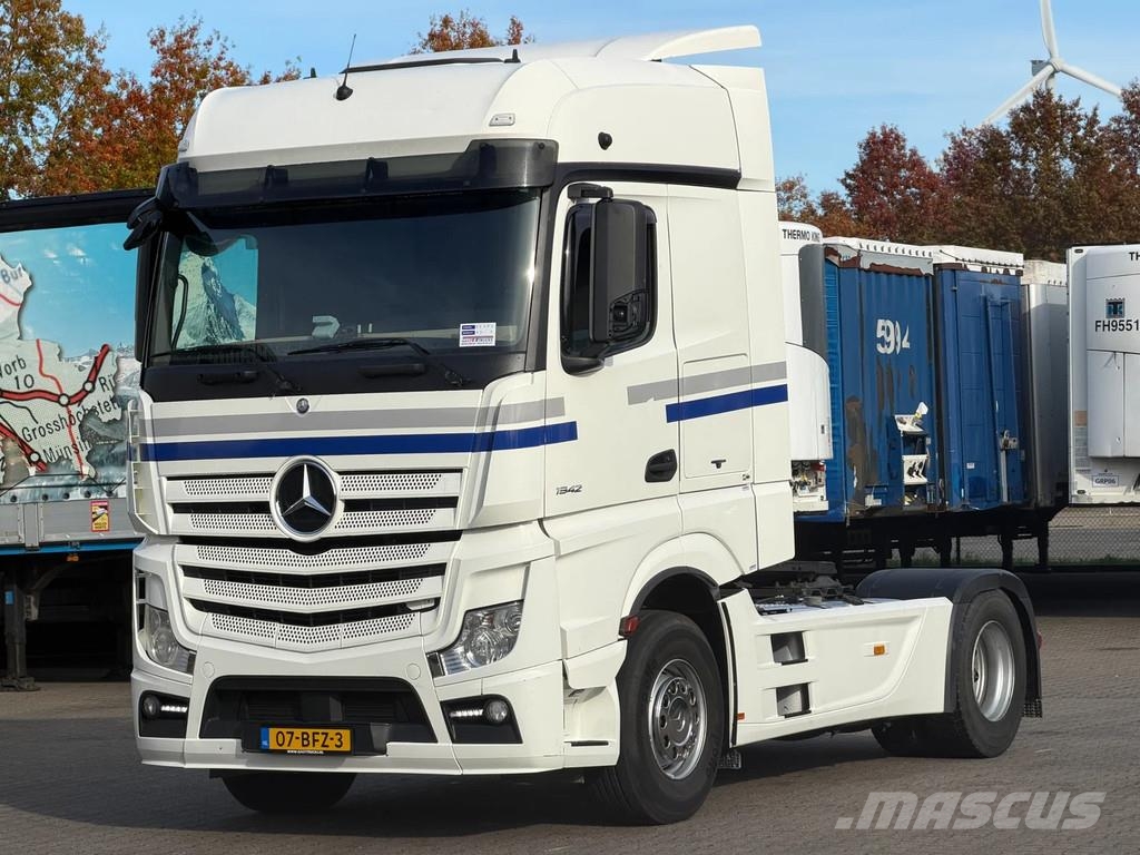 Mercedes-Benz Actros 1942 Full Spoiler 2 Tank *NL-Truck* Vlačilci