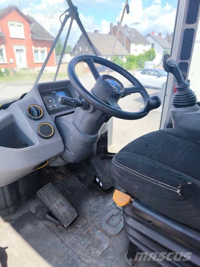JCB 427 ZX T4F *Klima* Waage* Cargadoras sobre ruedas