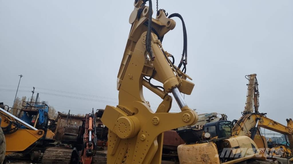 Alligator Hydraulic High Reach 60T Crushers