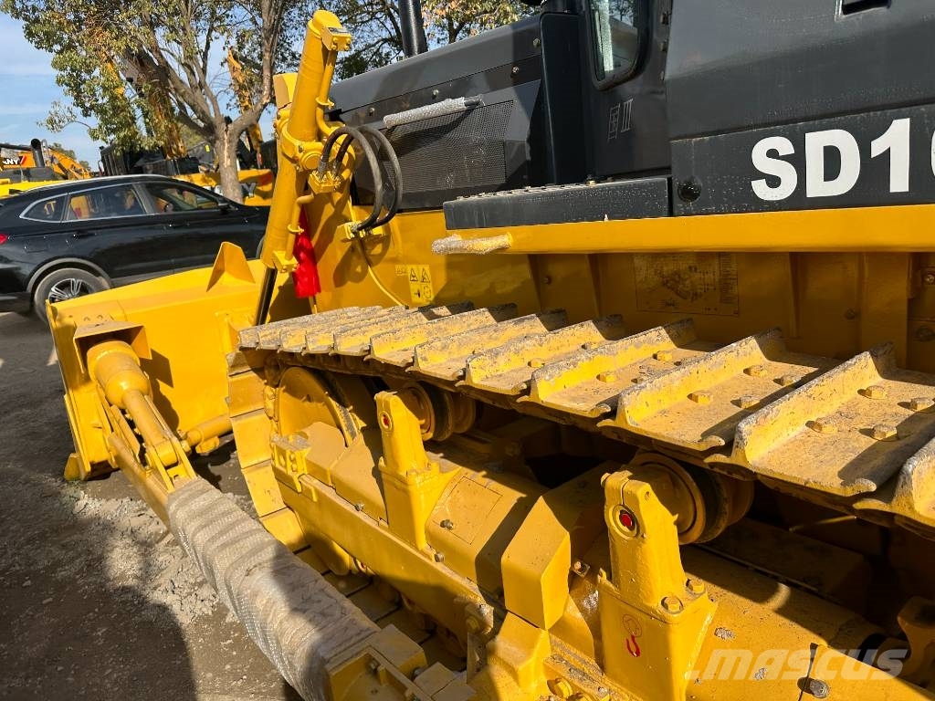 Shacman SD 16 بلدوزرات مجنزرة