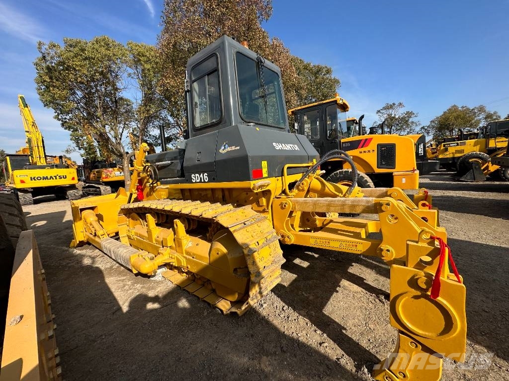 Shacman SD 16 بلدوزرات مجنزرة