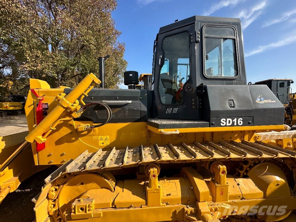 Shacman SD 16 بلدوزرات مجنزرة