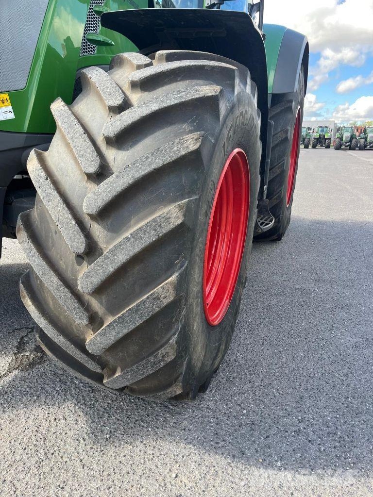 Fendt 824 VARIO PROFI + Tractoren