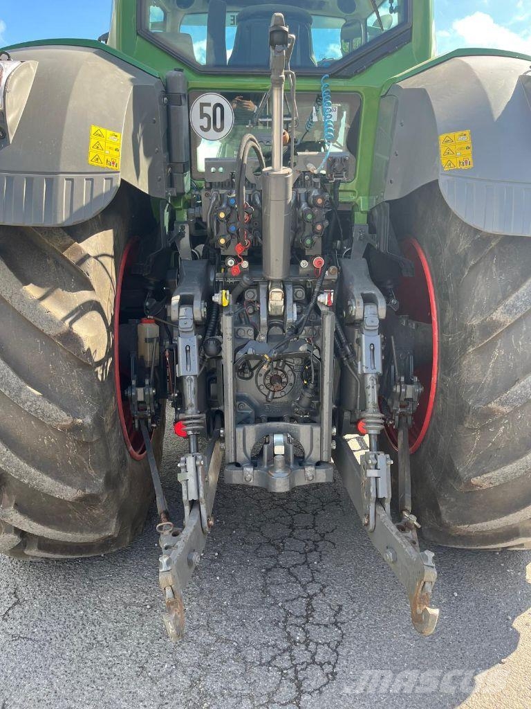 Fendt 824 VARIO PROFI + Tractoren