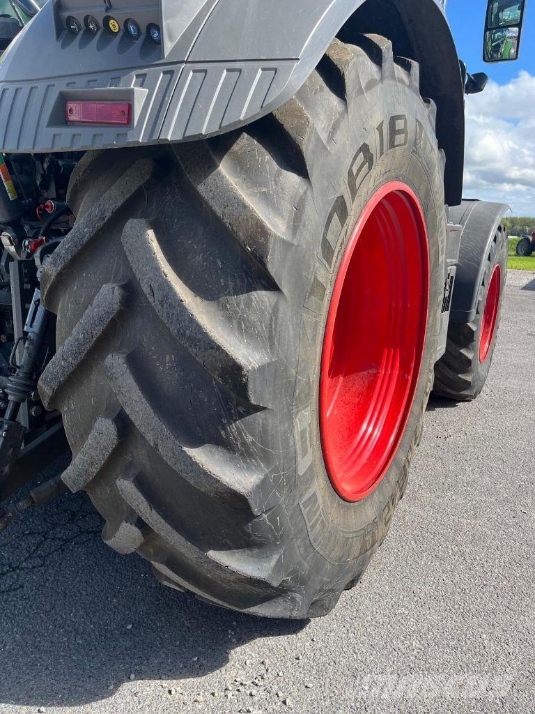 Fendt 824 VARIO PROFI + Трактори