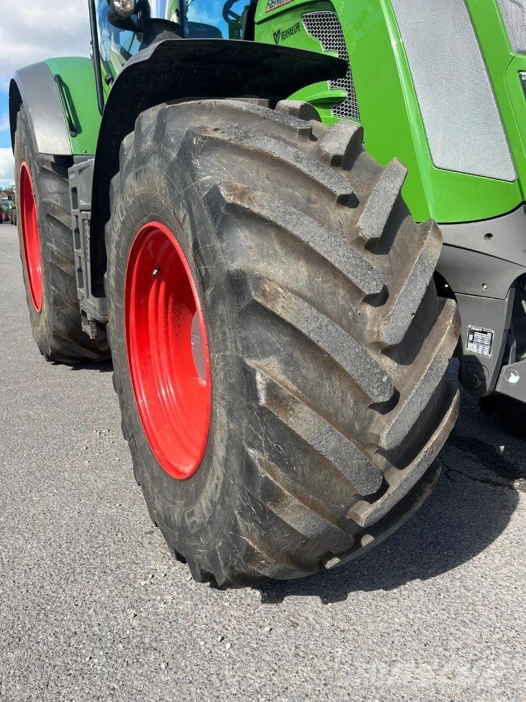 Fendt 824 VARIO PROFI + Traktori