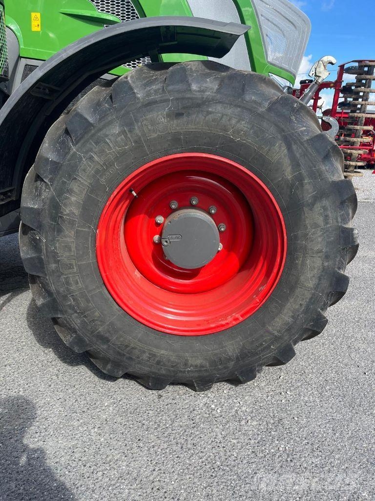 Fendt 824 VARIO PROFI + Трактори