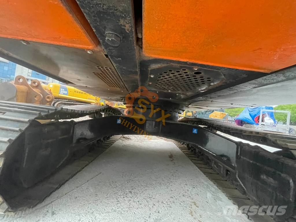 Hitachi ZX 240 대형 굴삭기 29톤 이상