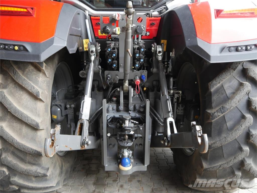 Massey Ferguson 8S.225 Dyna-7 Tractors