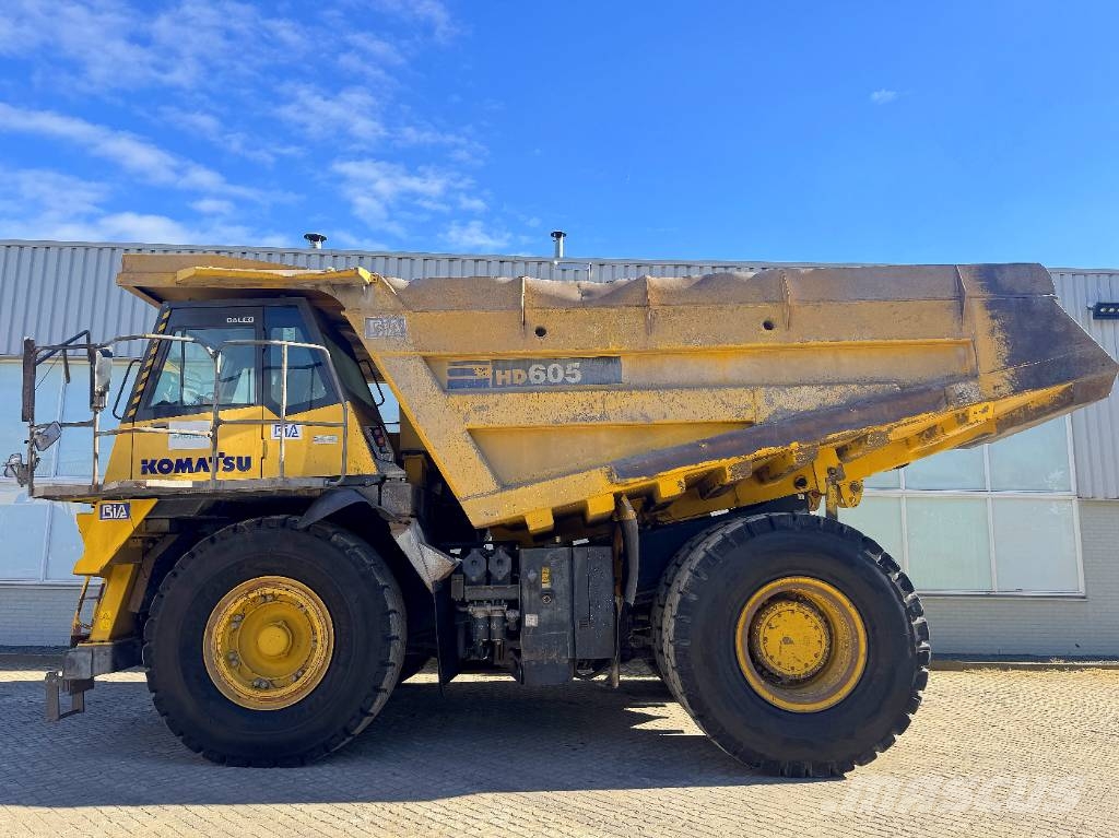 Komatsu HD 605-7E0 초대형 덤프 트럭