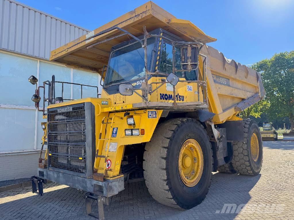 Komatsu HD 605-7E0 초대형 덤프 트럭
