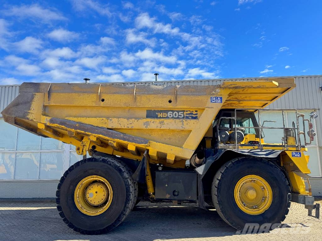 Komatsu HD 605-7E0 초대형 덤프 트럭