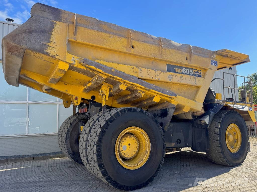 Komatsu HD 605-7E0 초대형 덤프 트럭
