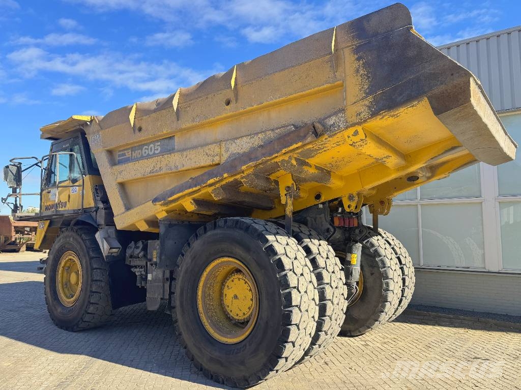 Komatsu HD 605-7E0 초대형 덤프 트럭