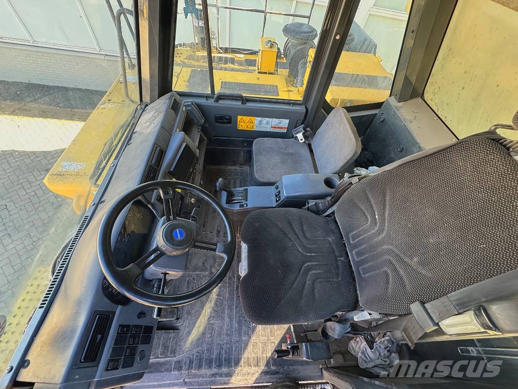 Komatsu HD 605-7E0 초대형 덤프 트럭