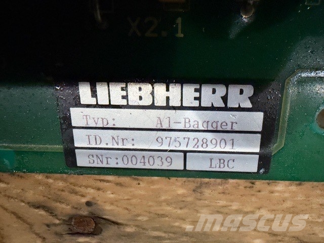 Liebherr R 902 USED HYDauli+ electric parts cab Cabine en interieur