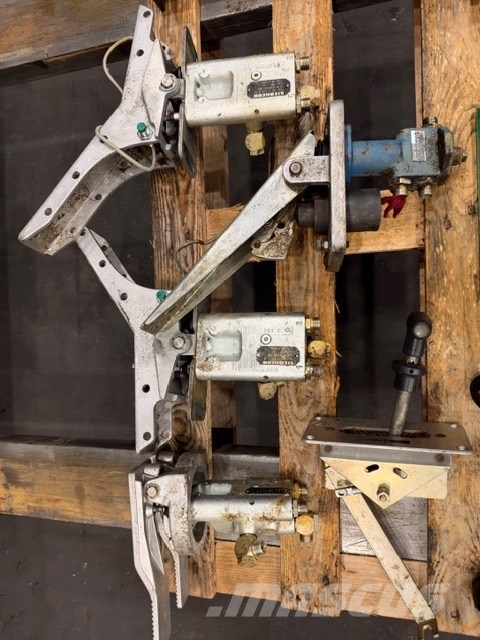Liebherr R 902 USED HYDauli+ electric parts cab Cabine en interieur