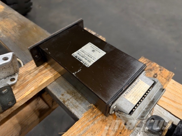 Liebherr R 902 USED HYDauli+ electric parts cab Cabine en interieur