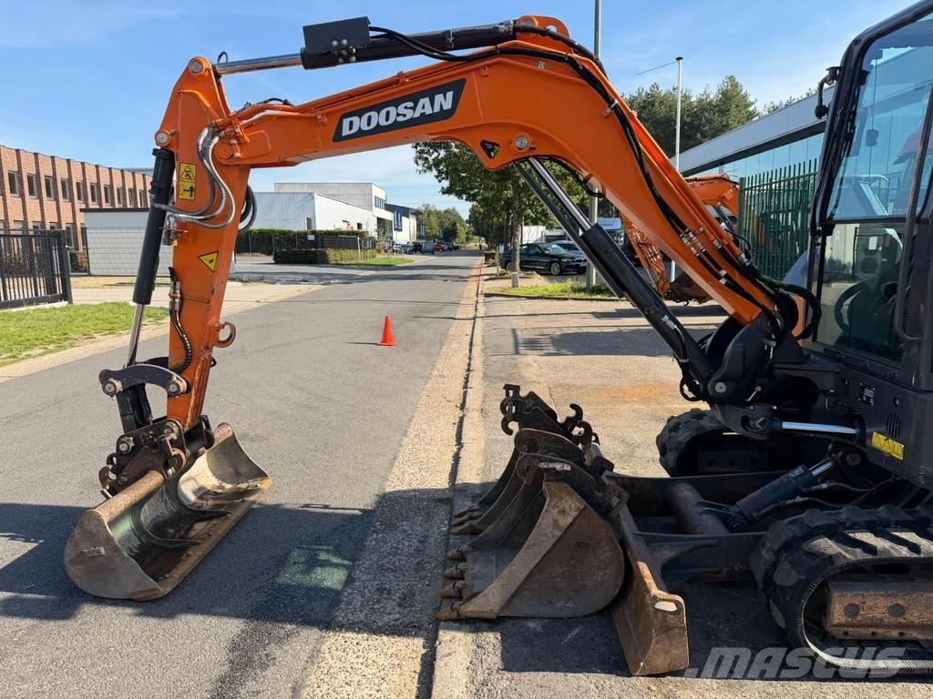 Doosan DX 50 Z-7 5.4T - *FULL HYDR - *CENTRAL GREASING* - Minigraafmachines < 7t