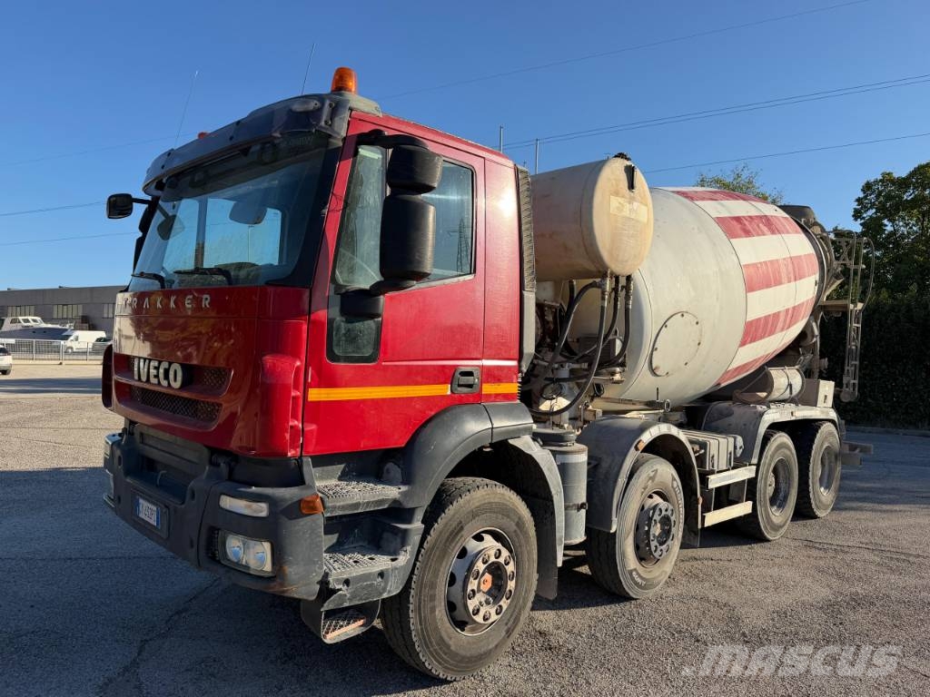 Iveco TRAKKER Kamioni mikseri za beton