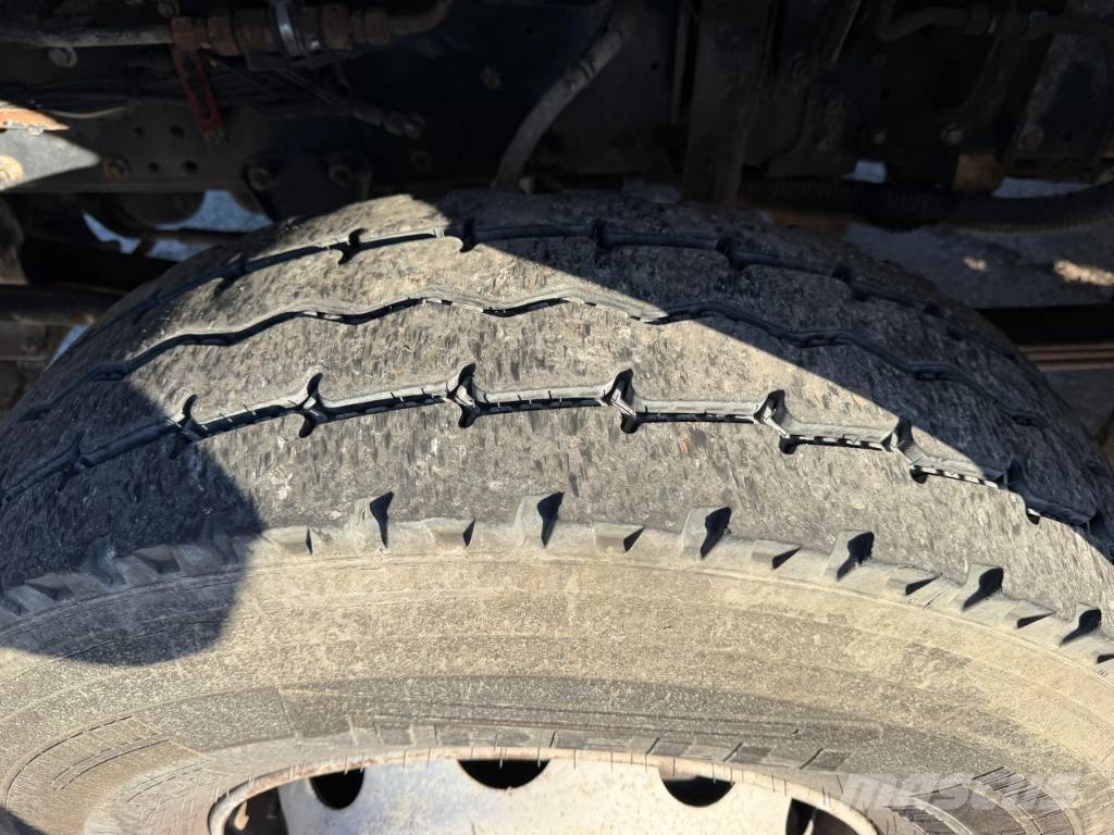 Iveco TRAKKER Kamioni mikseri za beton