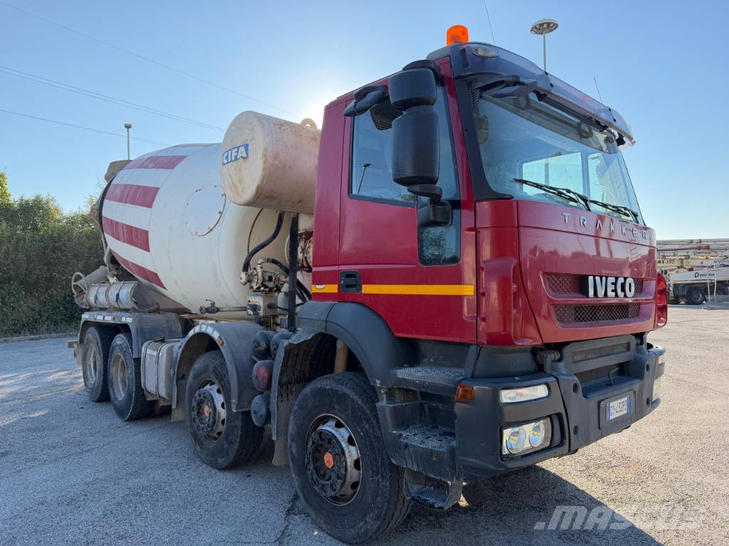 Iveco TRAKKER Kamioni mikseri za beton