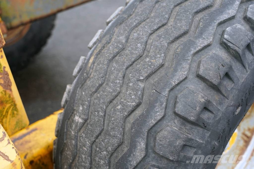 MOWI 12T 400 KRAN SKOGSVAGN Šumske prikolice