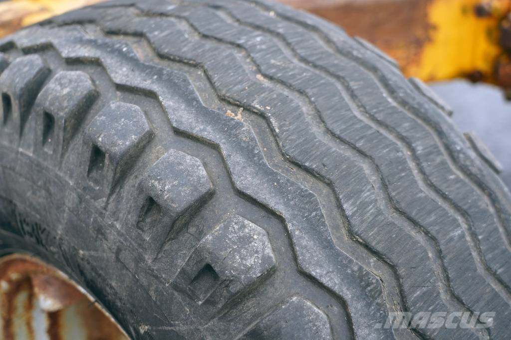 MOWI 12T 400 KRAN SKOGSVAGN Šumske prikolice